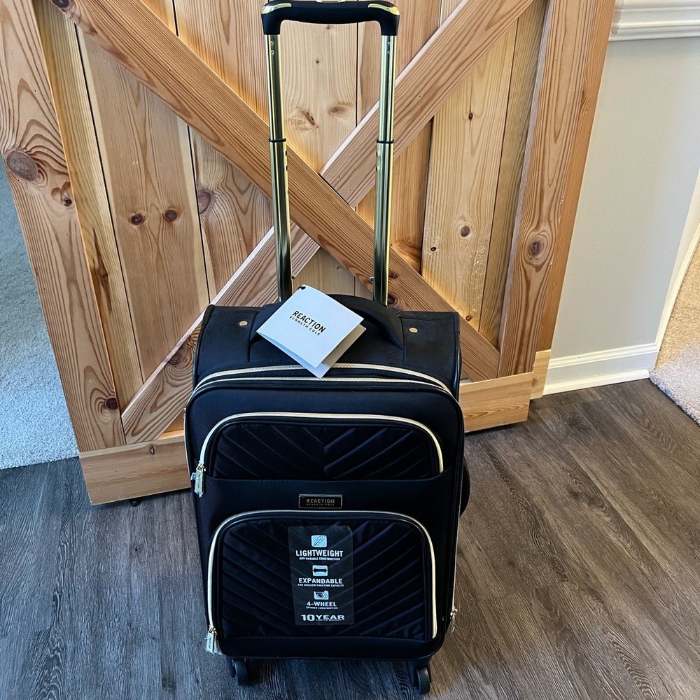 NWT Kenneth Cole Reaction Chelsea
Chevron 20” Softside Spinner
Carry-On Luggage